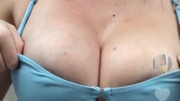 Playing with my tits with a bonus pussy reveal ð